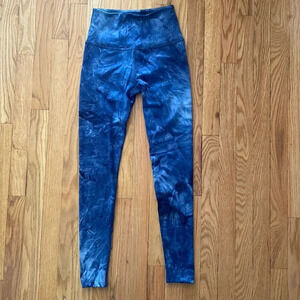 BEYOND Yoga sz S blue shibori print inseam 27” Barre 3 leggings